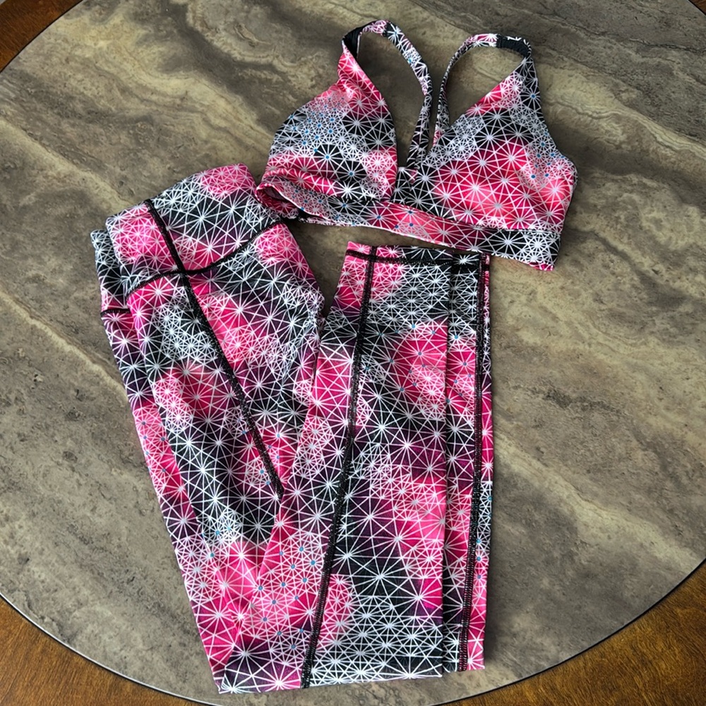 VSX Sport - Victoria’s Secret- athletic leggings and matching sports bra (SET)